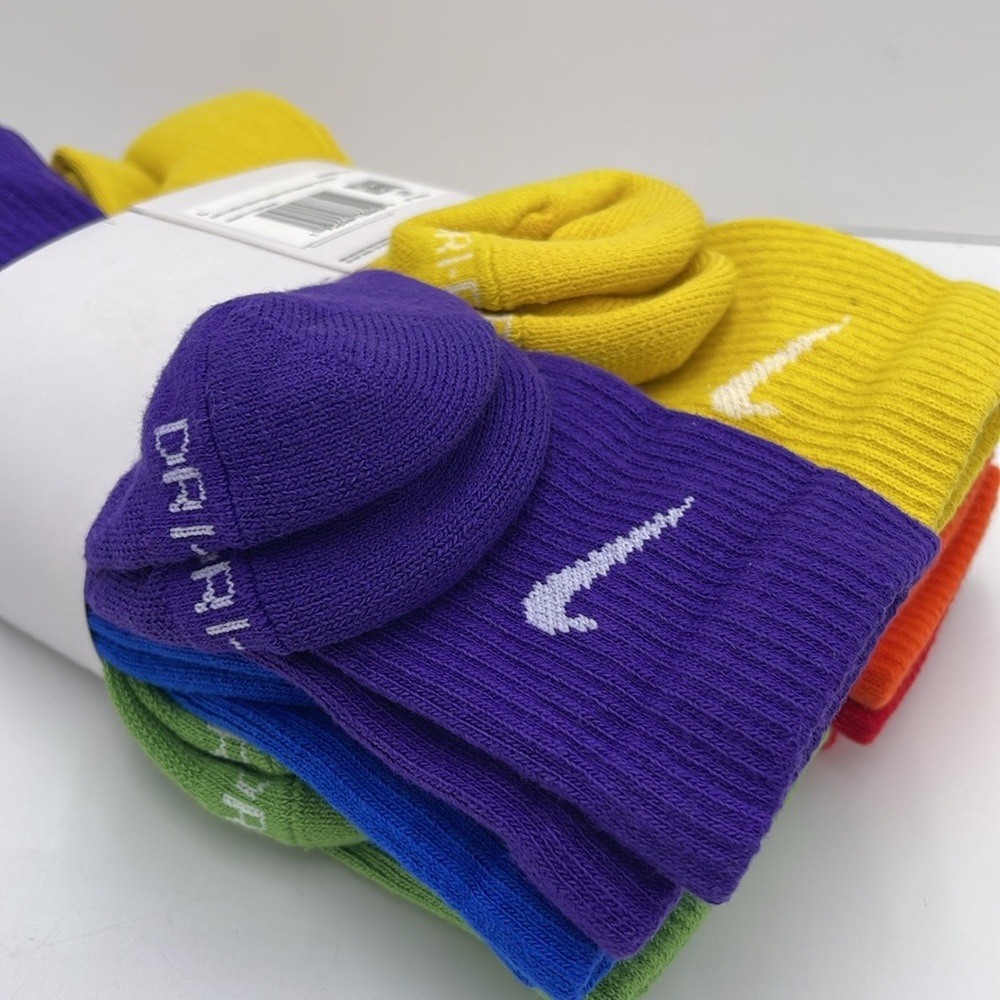 Nike Everyday Plus Cushioned
Training Crew Socks (6 Pairs) - Picture 11 of 16